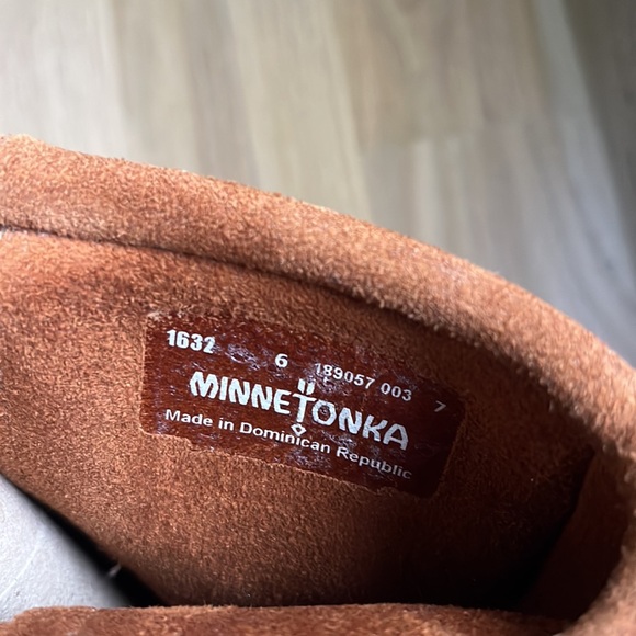 Like New Minnetonka suede fringe boots - Picture 7 of 7